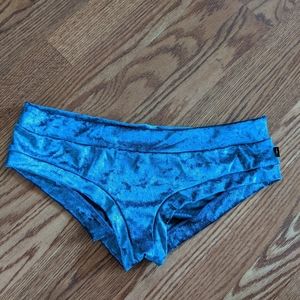 Cleo the Hurricane Essential Pole Hot Pants Velvet